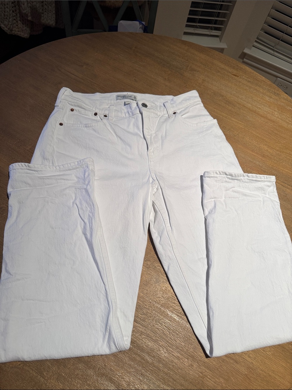 Abercrombie Curve Love Mid Rise 90s Straight Jeans White 29R